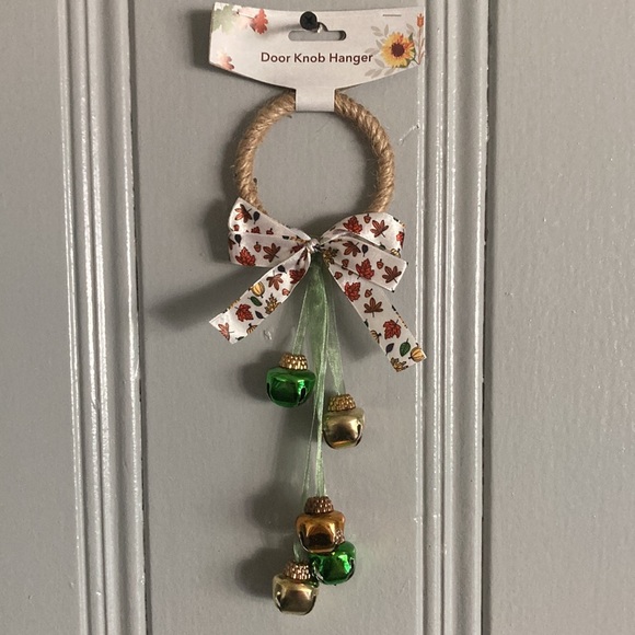 NWT Beautiful Green Fall Harvest Theme Door Knob Hanger w/ Bells - Picture 3 of 9